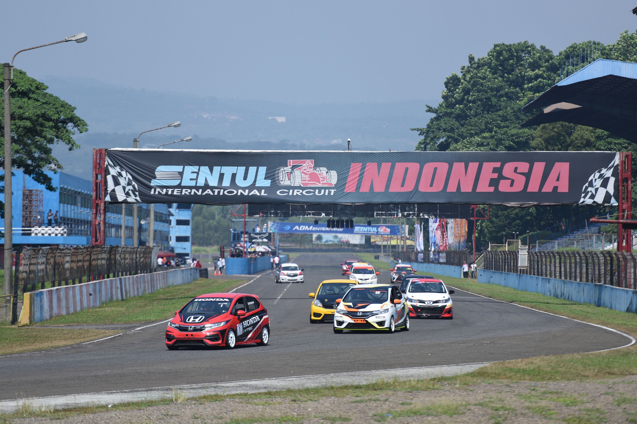 Pertama kalinya menggunakan mobil All New Honda Brio musim ini, M Rizky Abdullah berhasil juara di kelas Rookie.