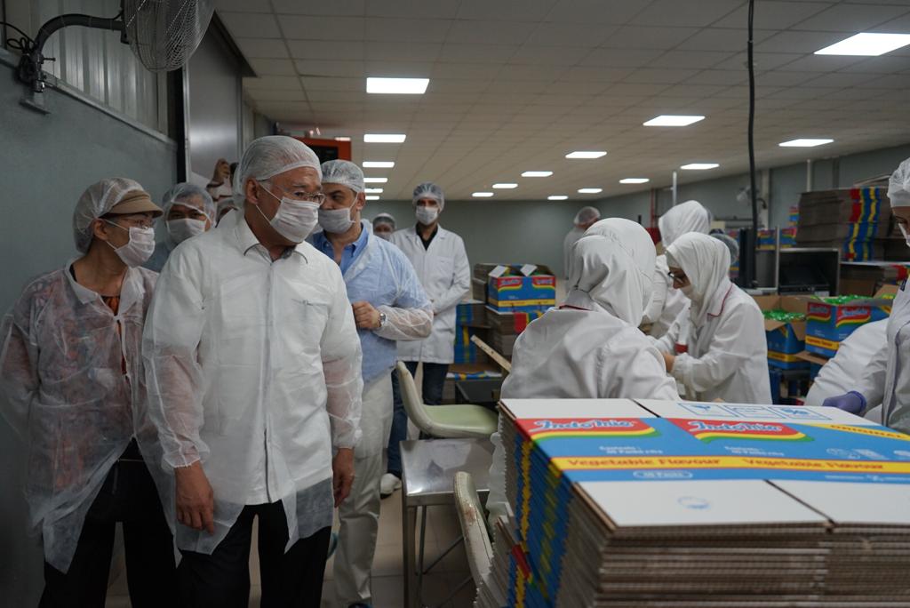 Menteri Perdagangan RI, Enggartiasto Lukita mengunjungi pabrik Indomie di Istanbul, Sabtu (13/7).
