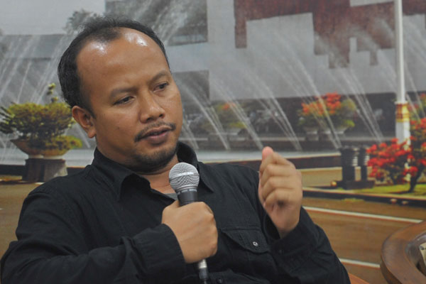 etua Yayasan Lembaga Konsumen Indonesia (YLKI) Tulus Abadi 