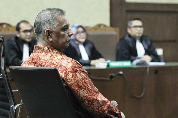 Terdakwa kasus dugaan suap proyek PLTU Riau-1 Sofyan Basir mengikuti sidang lanjutan di Pengadilan Tipikor Jakarta, kemarin.