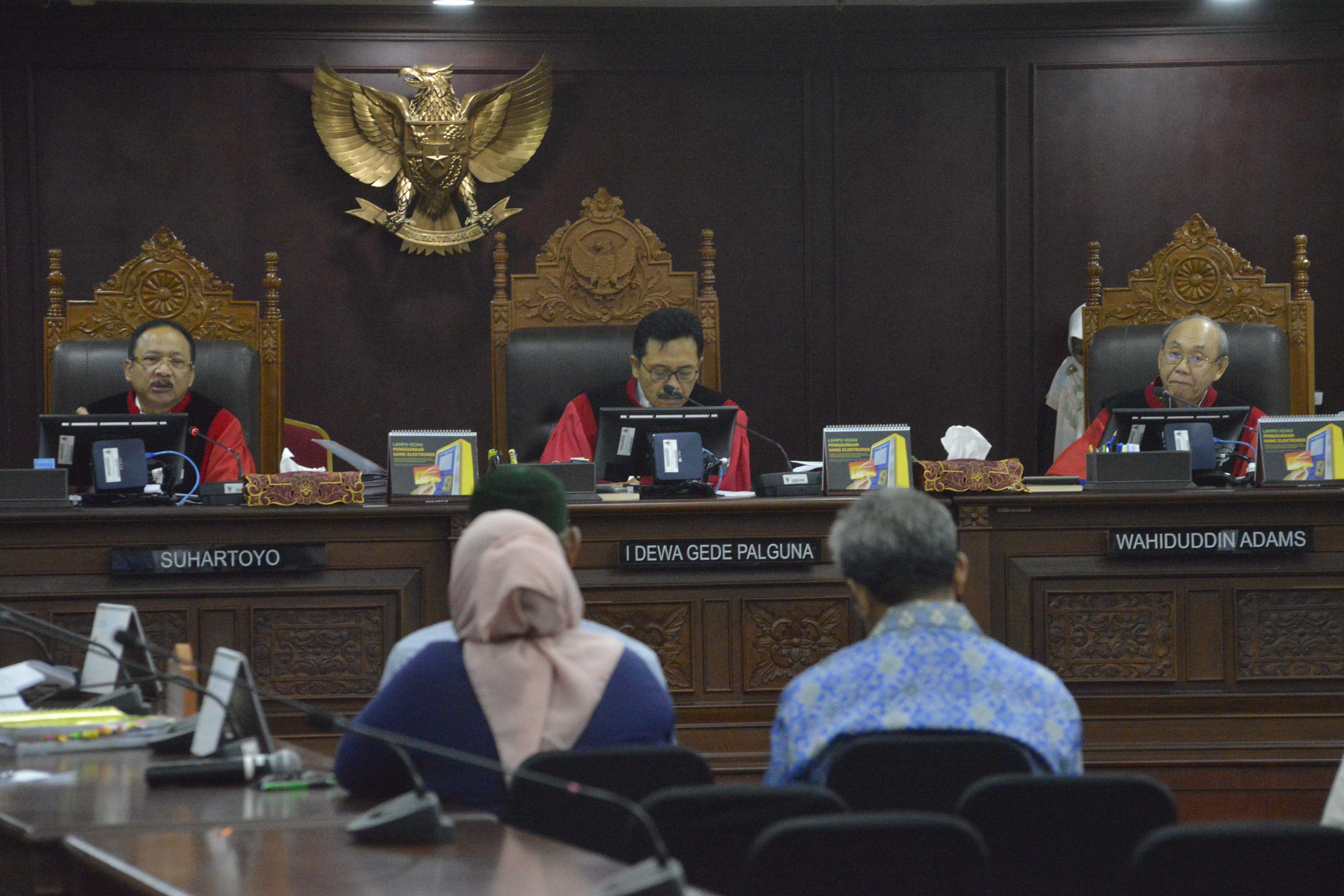 Majelis Hakim Pleno Mahkamah Konstitusi (MK) memimpin jalannya sidang pleno lanjutan sengketa pileg 2019.
