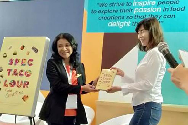  Buku 'Spectacolour', buku itu diluncurkan perusahaan pangan Gandum Mas Kencana (GMK)