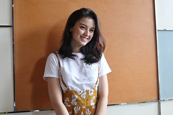 Kimberly Ryder aktris dan model berkebangsaan Indonesia berdarah Minang-Bugis-Inggris.[