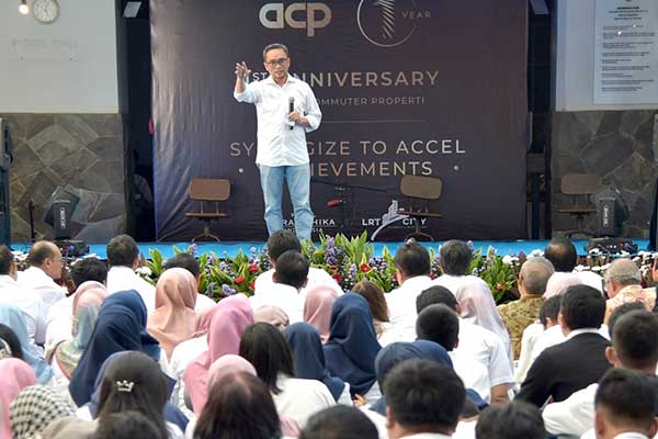 Direktur Utama ACP, Amrozi Hamidi, memberikan sambutan, PT Adhi Commuter Properti (ACP) baru saja merayakan ulang tahun pertama.