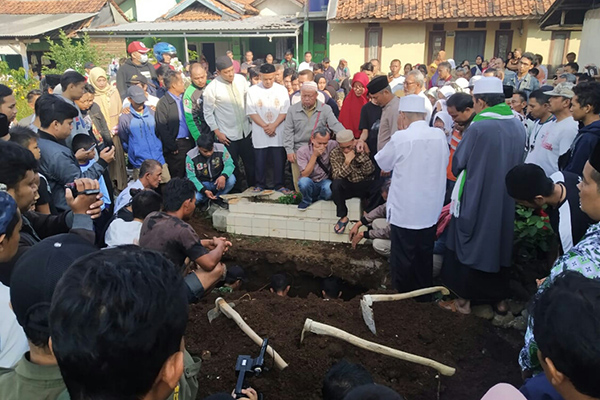 Pemakaman Calon Mahasiswi S1 IPB di Cianjur 