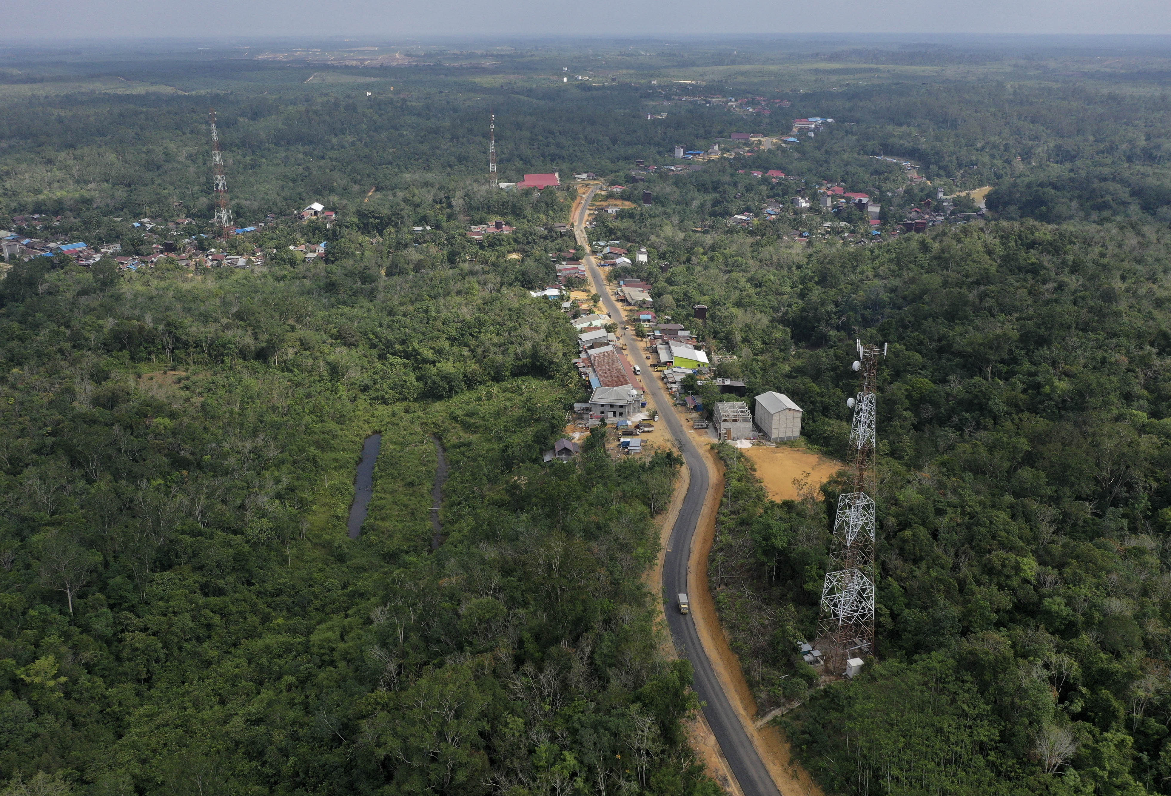 Foto udara kawasan Bukit Nyuling, Tumbang Talaken Manuhing, Gunung Mas, Kalteng yang akan menjadi lokasi ibu kota negara yang baru. 