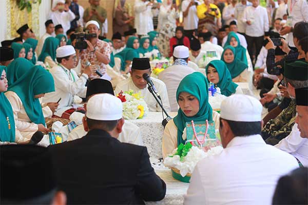 Ilustrasi -- Nikah Massal di Masjid Raya Sabilal Muhtadin, Banjarmasin, Kalimantan Selatan, Sabtu (4/5/2019).
