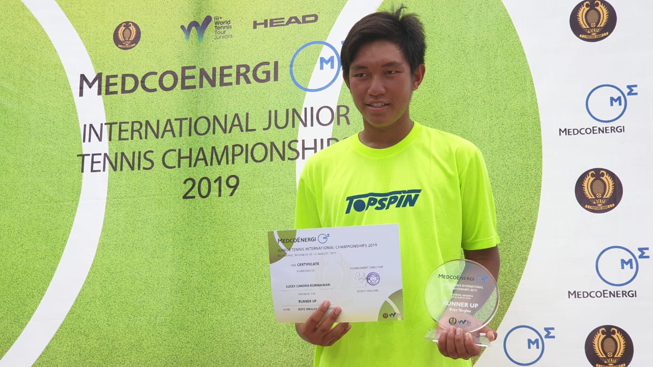 Petenis Indonesia, Lucky Chandra menjadi runner up di turnamen Medco Energi International Junior Tennis Championship 2019.  