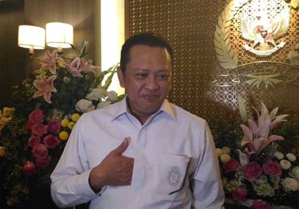 Ketua DPR RI Bambang Soesatyo meminta semua pihak menahan diri. 