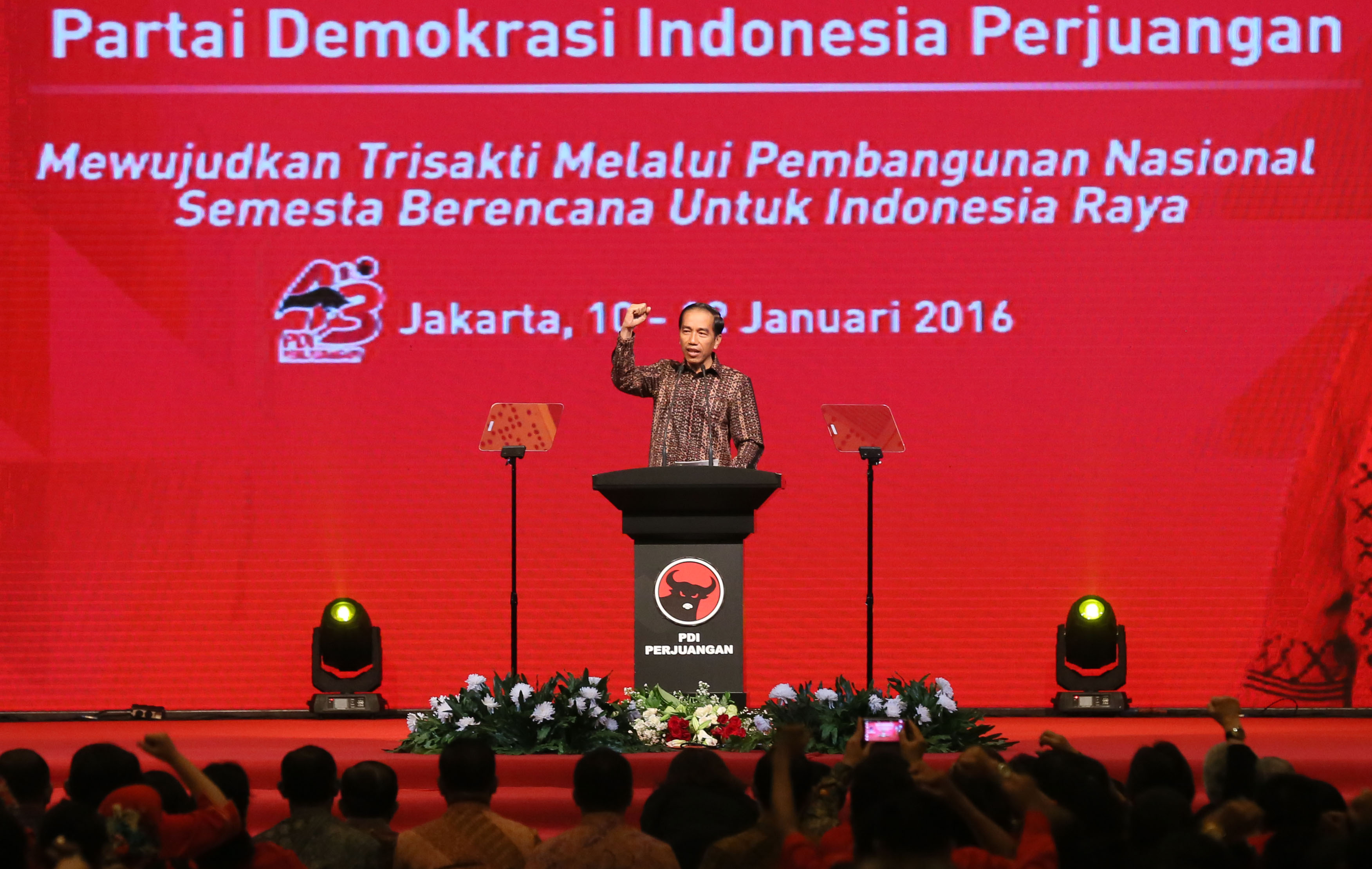 Presiden Joko Widodo menyampaikan pidato saat hadir dalam pembukaan Rapat Kerja Nasional PDIP di Jakarta International Expo, Jakarta.
