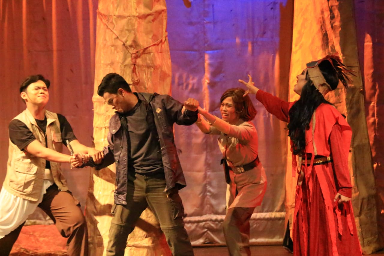 Pementasan seni teater oleh mahasiswa Uhamka di Festival Teater Jakarta Selatan 2019.