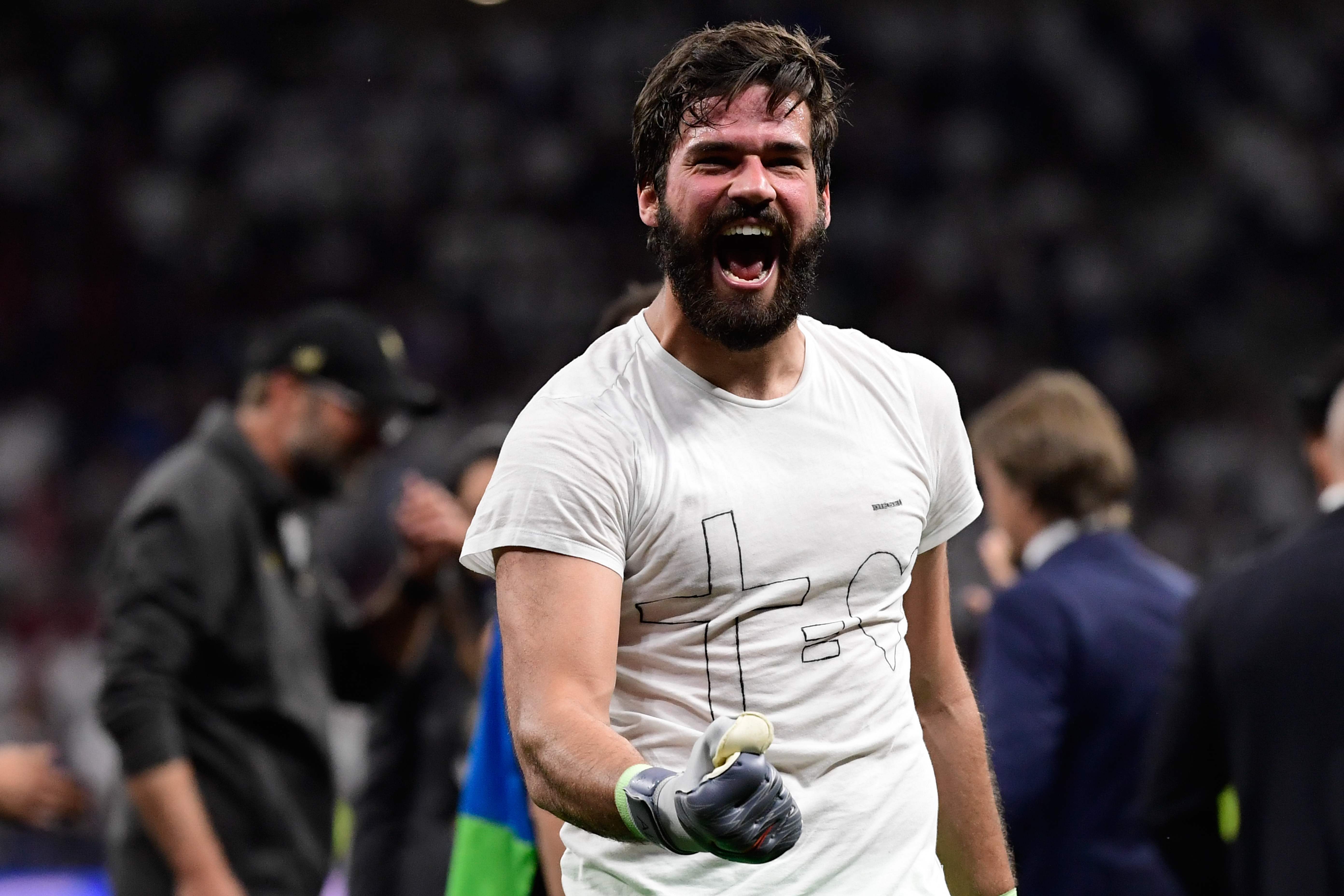 Penjaga gawang Liverpool Alisson Becker