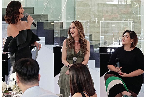 Mengusung tagline See Asian beauty in a different light, aktris Cathy Sharon meluncurkan lini kosmetik miliknya bernama Sada by Cathy Sharon