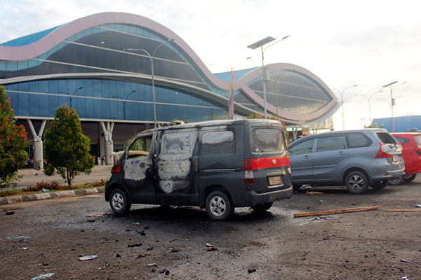 Kerusakan akibat demo massa di Sorong