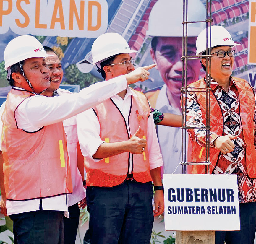 Dirjen Penyediaan PU-Perat Khalawi Abdul Hamid (kiri), Gubernur Sumatra Selatan Herman Deru, serta Direktur BTN Mahelan R Mahelan .