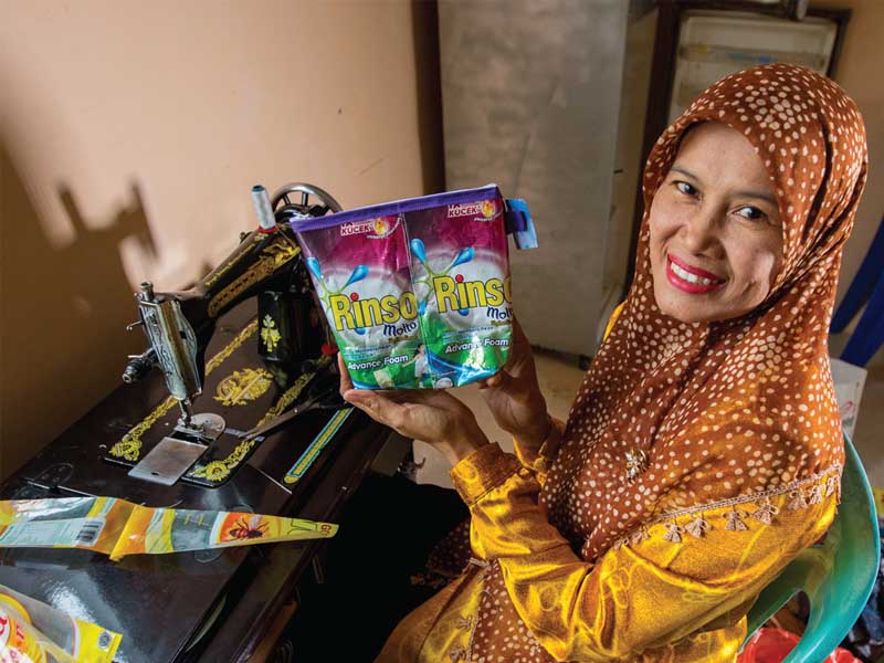 Salah satu warga yang memanfaatkan Bank Sampah