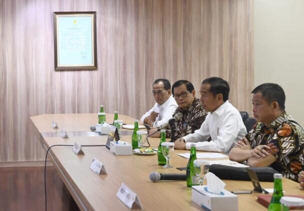 Presiden Joko Widodo saat meminta penjelasan dari pihak PLN