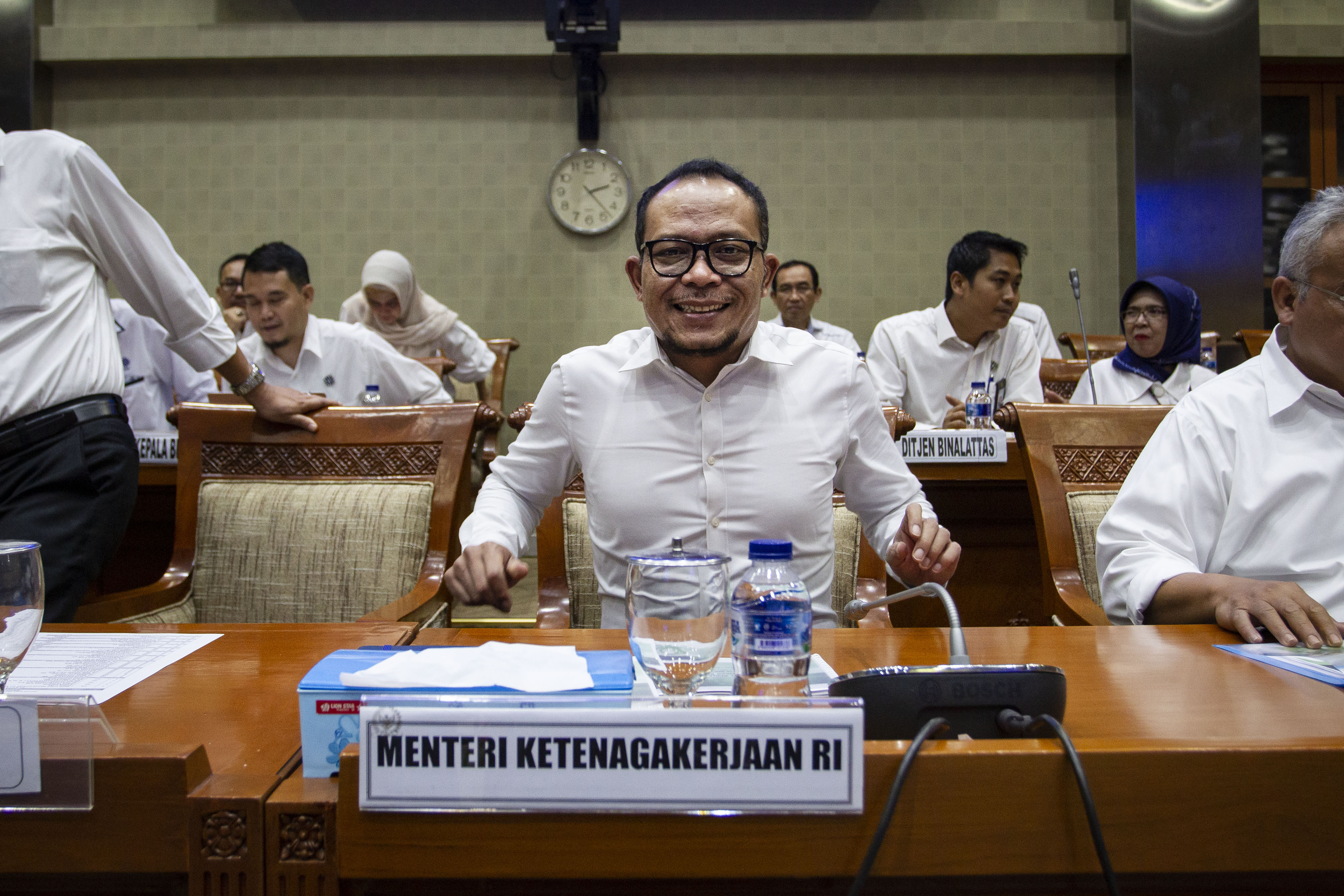 Menteri Ketenagakerjaan Muhammad Hanif Dhakiri (tengah).