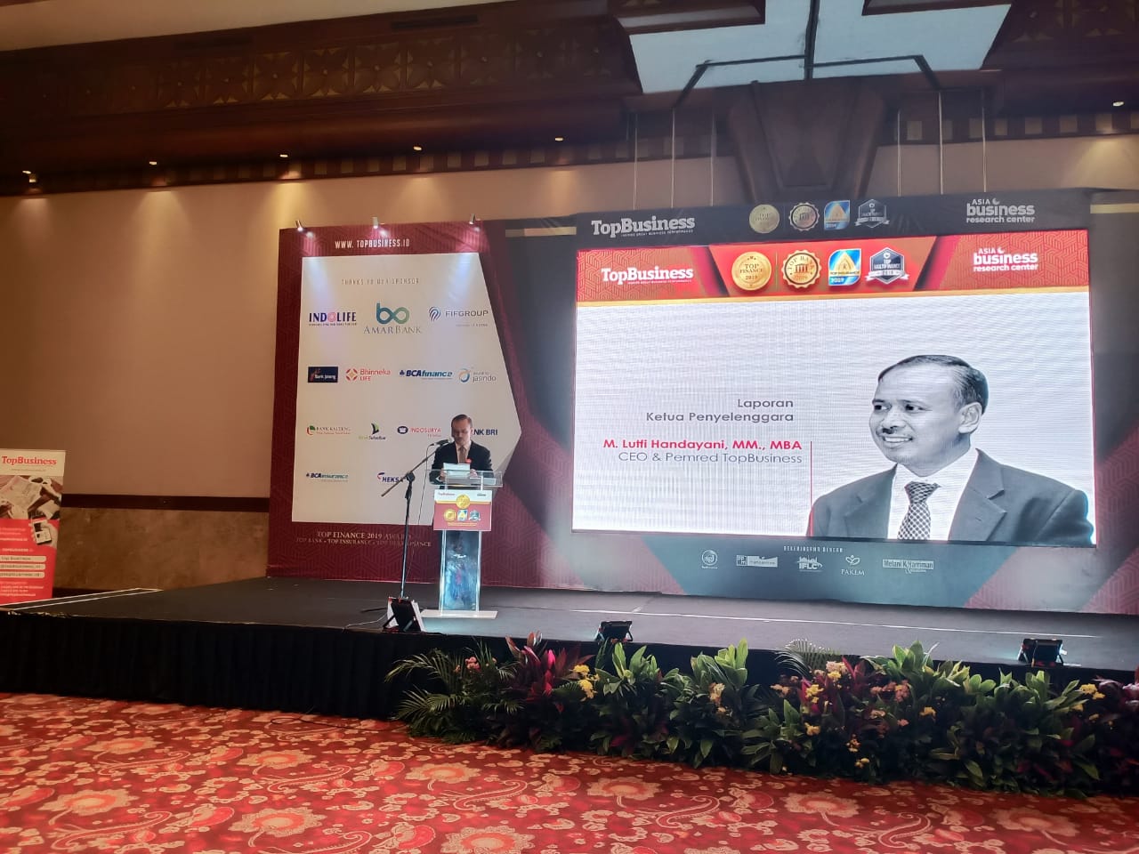 Ahli bidang manajemen dan finansial, Suryo Danisworo, dalam acara penghargaan bank, asuransi, dan perusahaan pembiayaan terbaik di Jakarta.