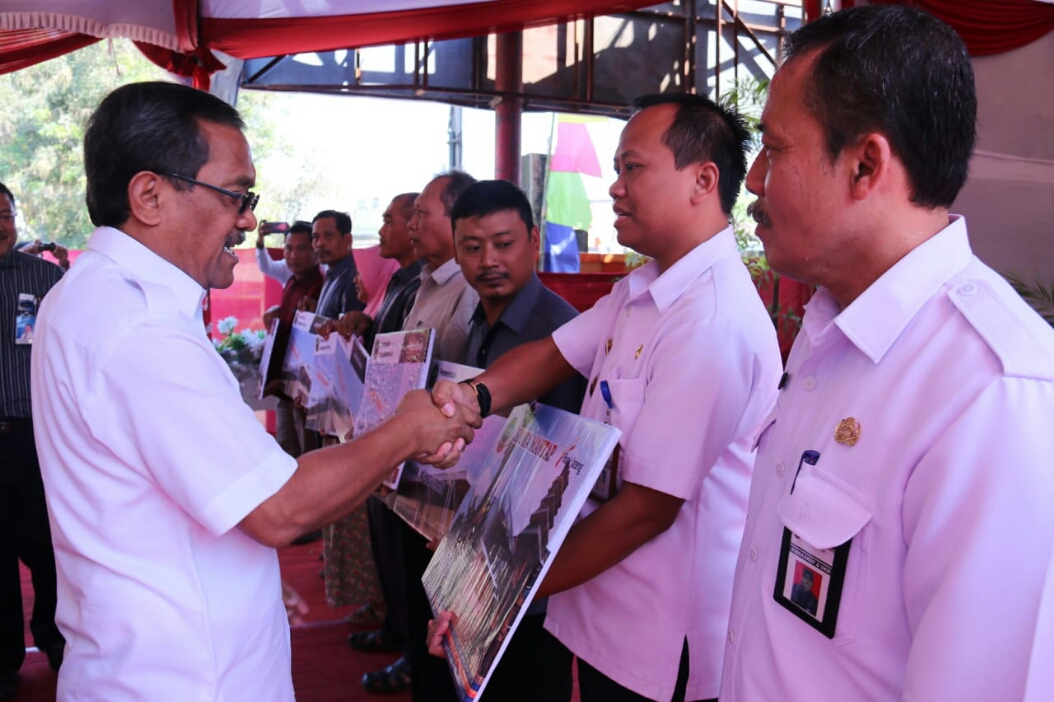 Bupati Blora Djoko Nugroho saat meluncurkan e-Retribusi dan e-SPBU untuk menekan kebocoran anggaran. 