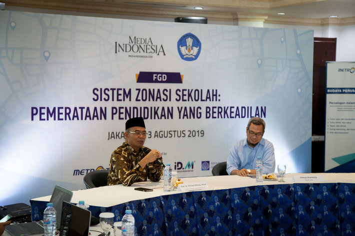 Menteri Pendidikan dan Kebudayaan RI Muhajir Effendy (kiri) saat menjadi narasumber utama  