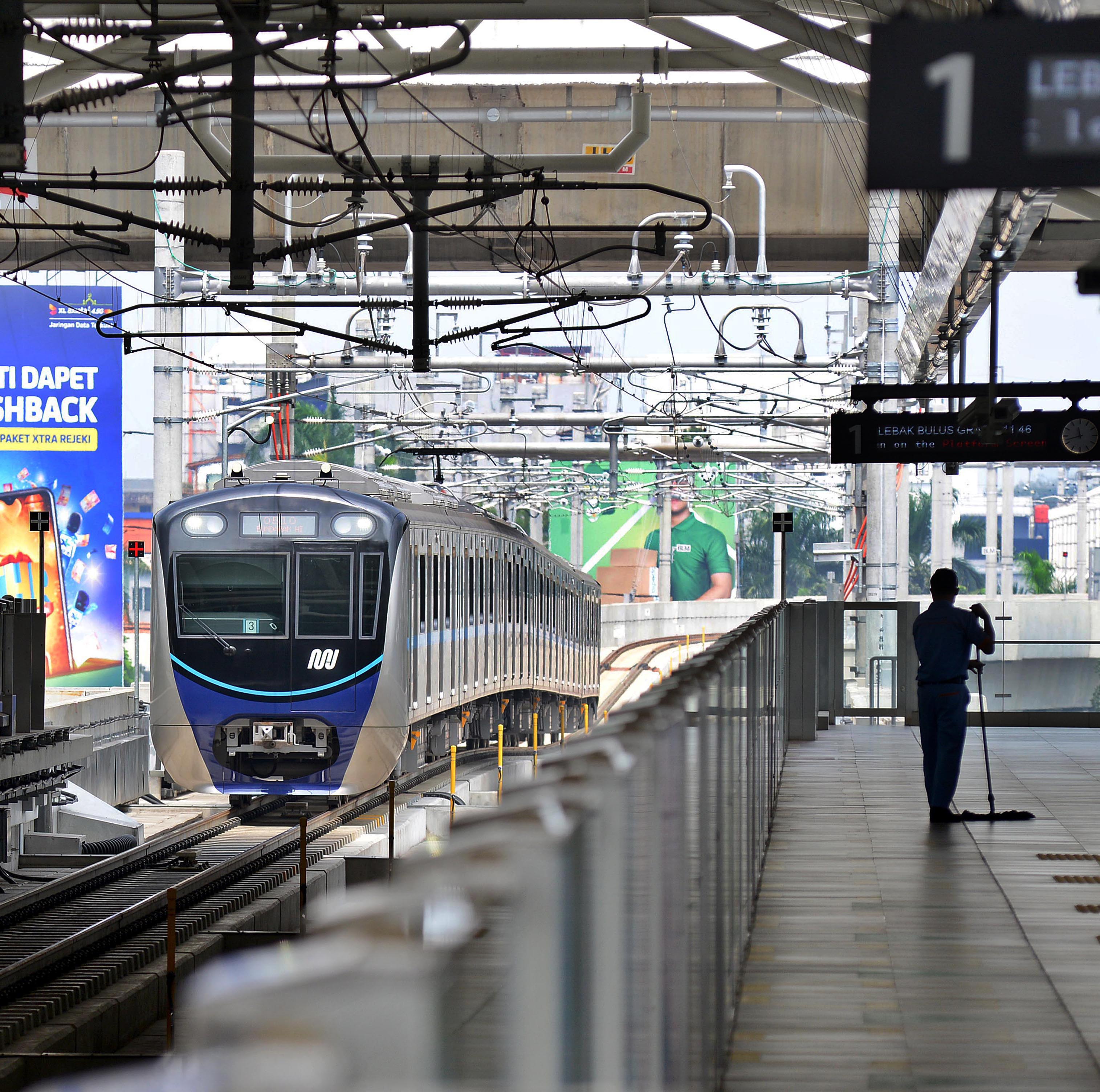 MRT tak bisa beroperasi akibat pemadaman listrik dan sejumlah penumpang telah dievaluasi.