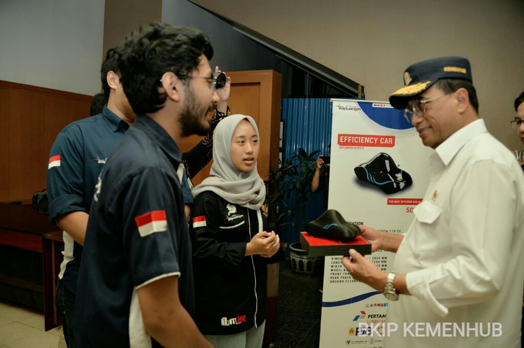 Menhub Budi Karya SUmadi saat berkunjung ke ITS Surabaya