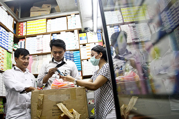 Razia obat kedaluwarsa