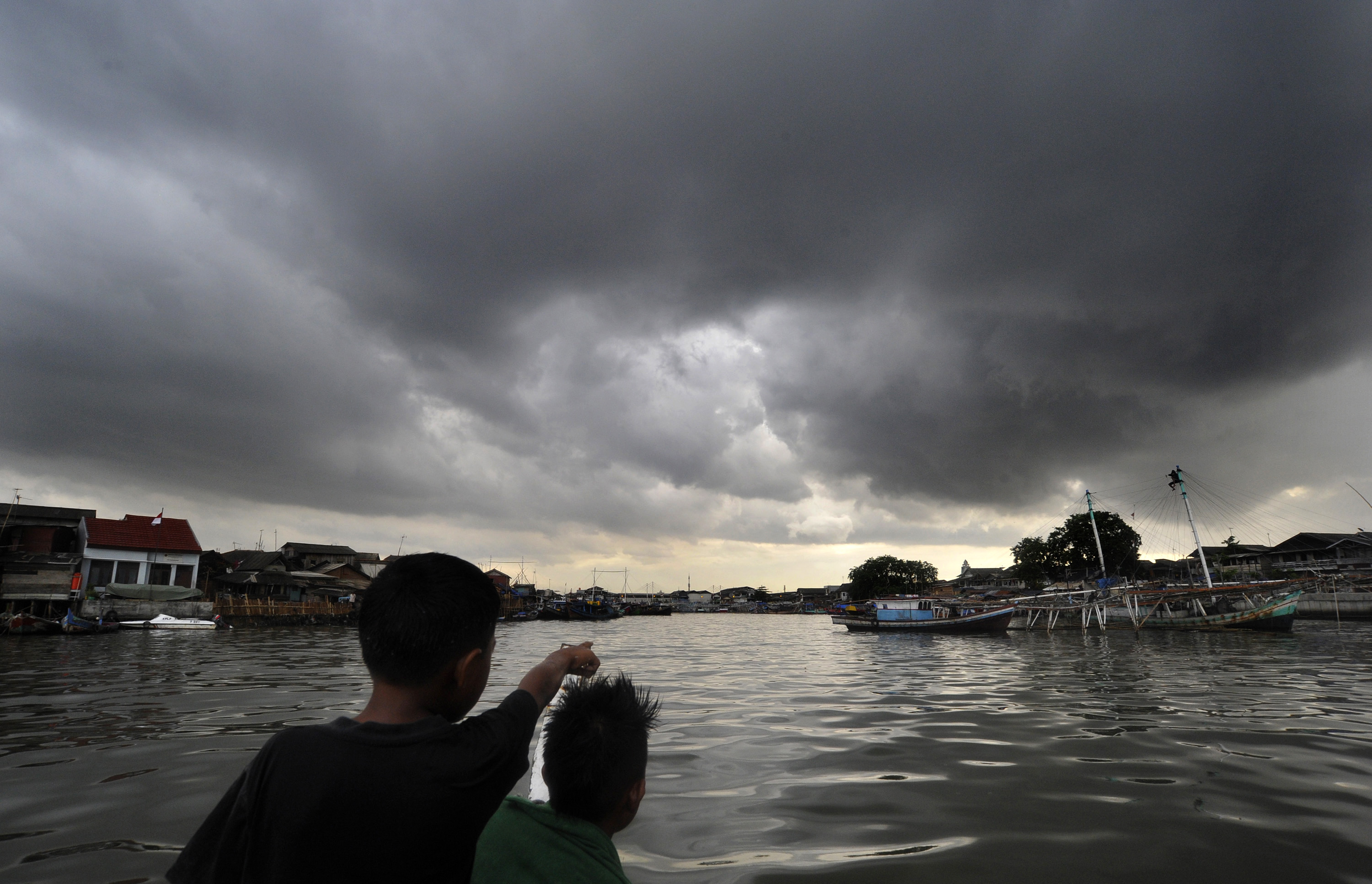 BMKG mengimbau masyarakat untuk mewaspadai kondisi cuaca dan dinamika peningkatannya dampak skala regional Madden Julian Oscilation (MJO) 