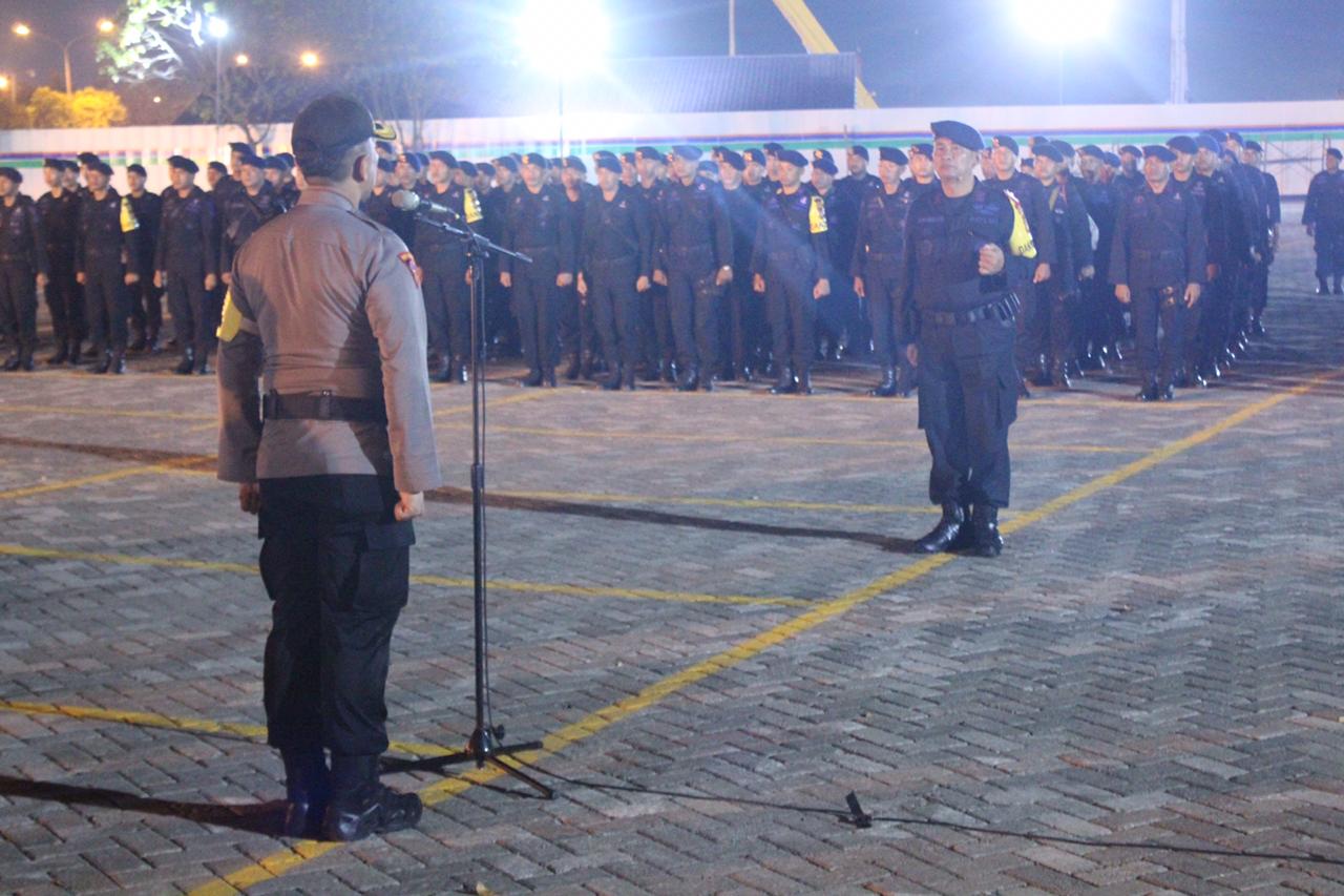 Apel pengecekan personel Brimob Polda Sulsel yang akan berangkat ke Sorong, Papua.