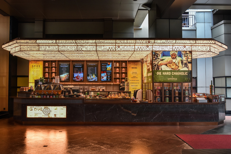 Outlet Bistro teh premium Chaiholics di teras lobi JW Marriott.