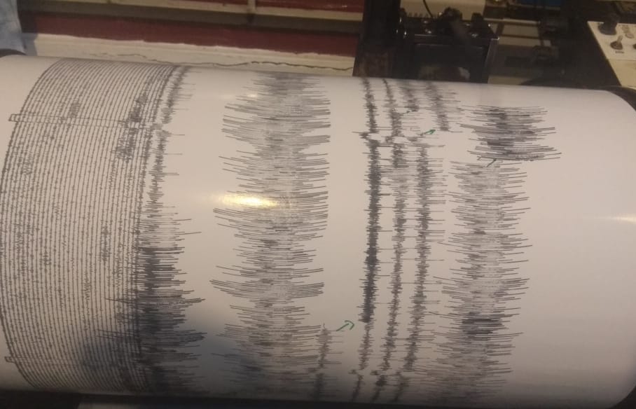 Seismograf di Pos Pemantauan tangkuban Parahu