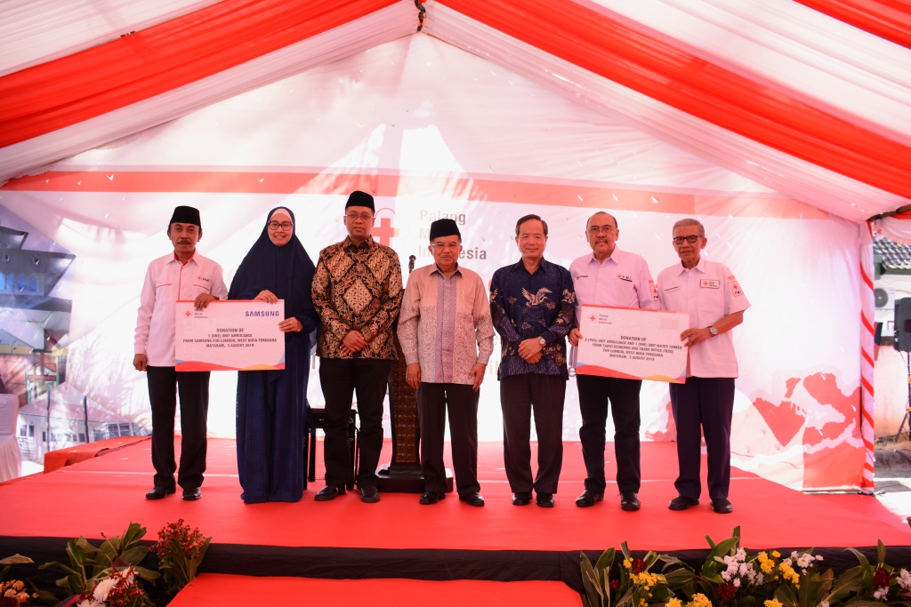 Penyerahan Ambulans kepada PMI untuk bantu Gempa Lombok dari Samsung Electronics Indonesia