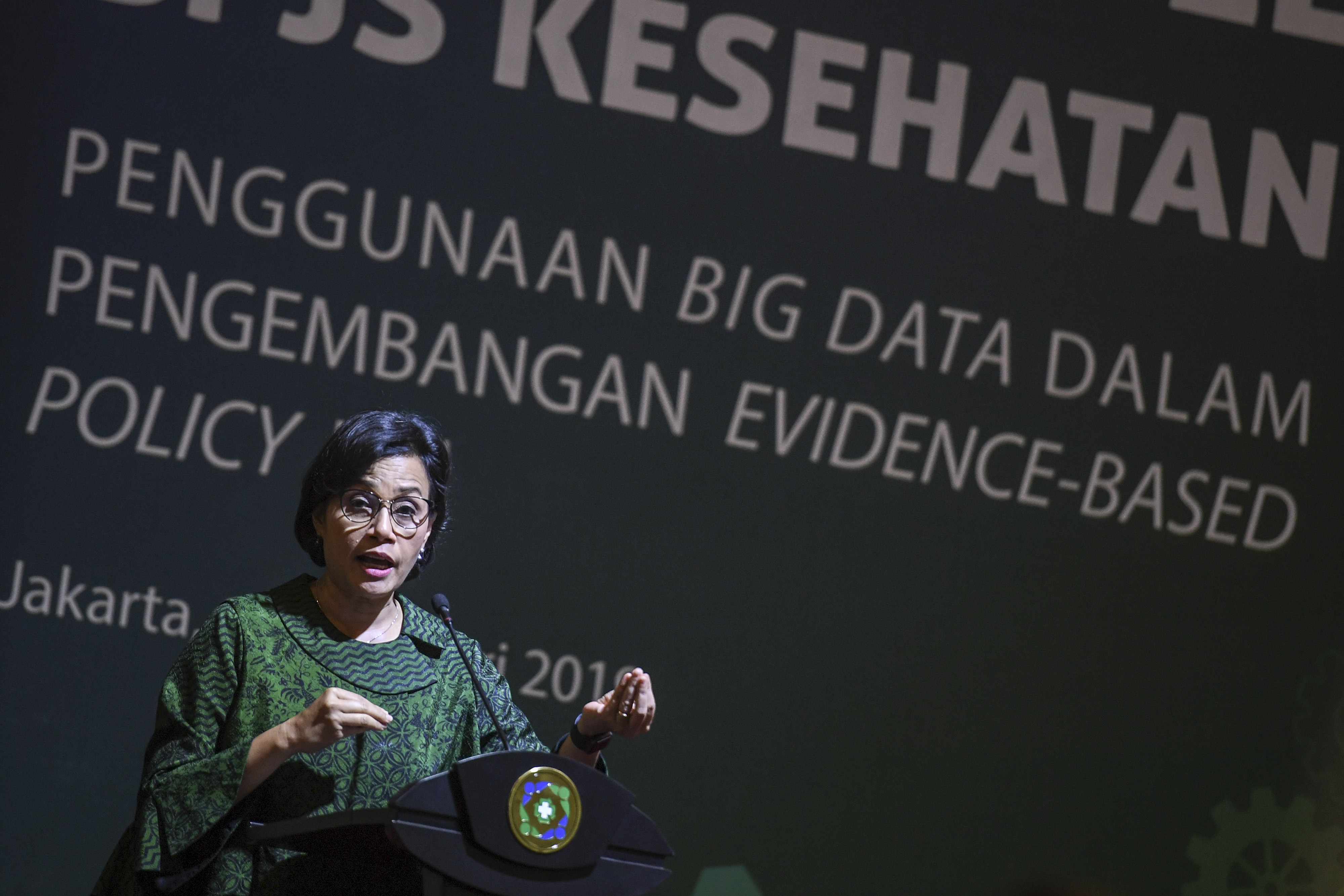 Menteri Keuangan Sri Mulyani berpidato saat peluncuran data sampel BPJS Kesehatan di Jakarta, Senin (25/2).
