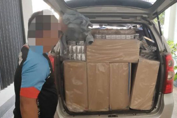 Lebih dari satu juta batang rokok ilegal berhasil diamankan di Kabupaten Kampar dan Kota Pekanbaru, Riau.
