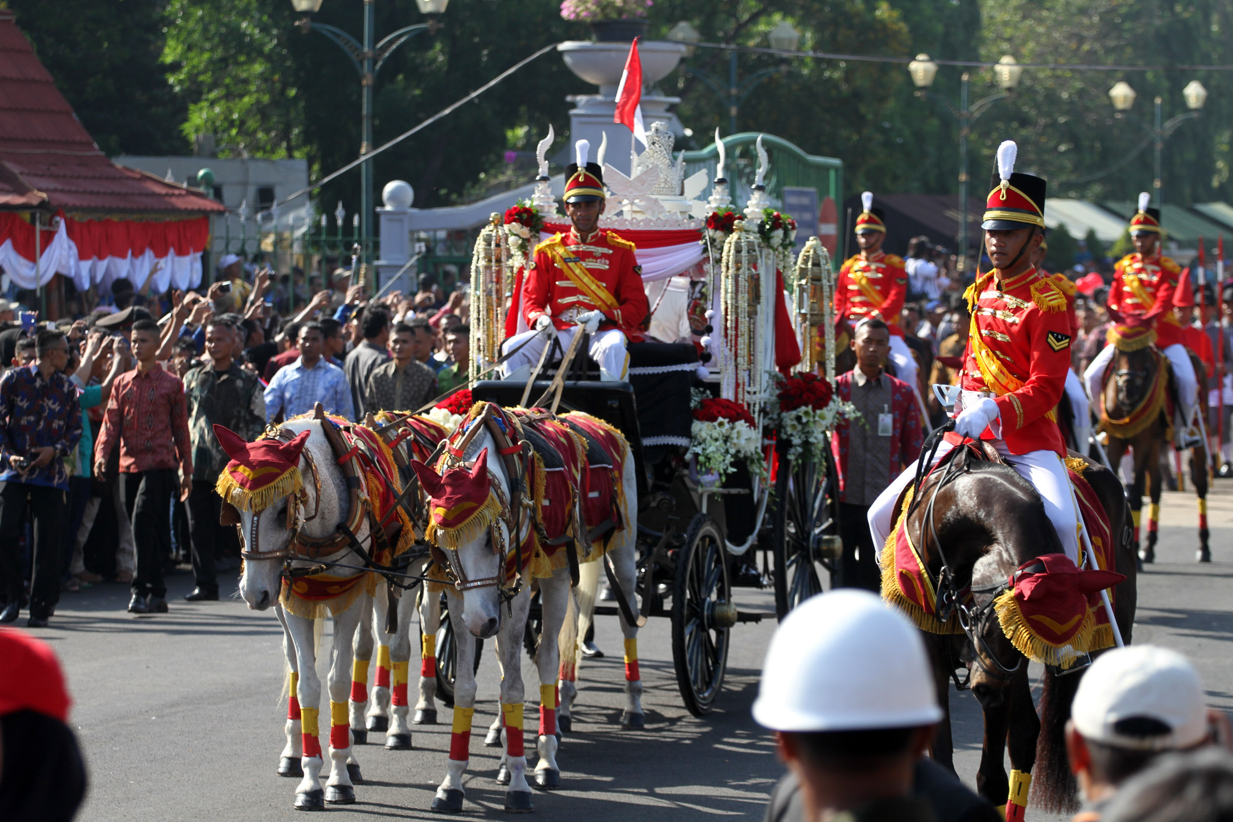 Kereta Kencana Ki Jaga Raksa Kembali Bawa Bendera Pusaka