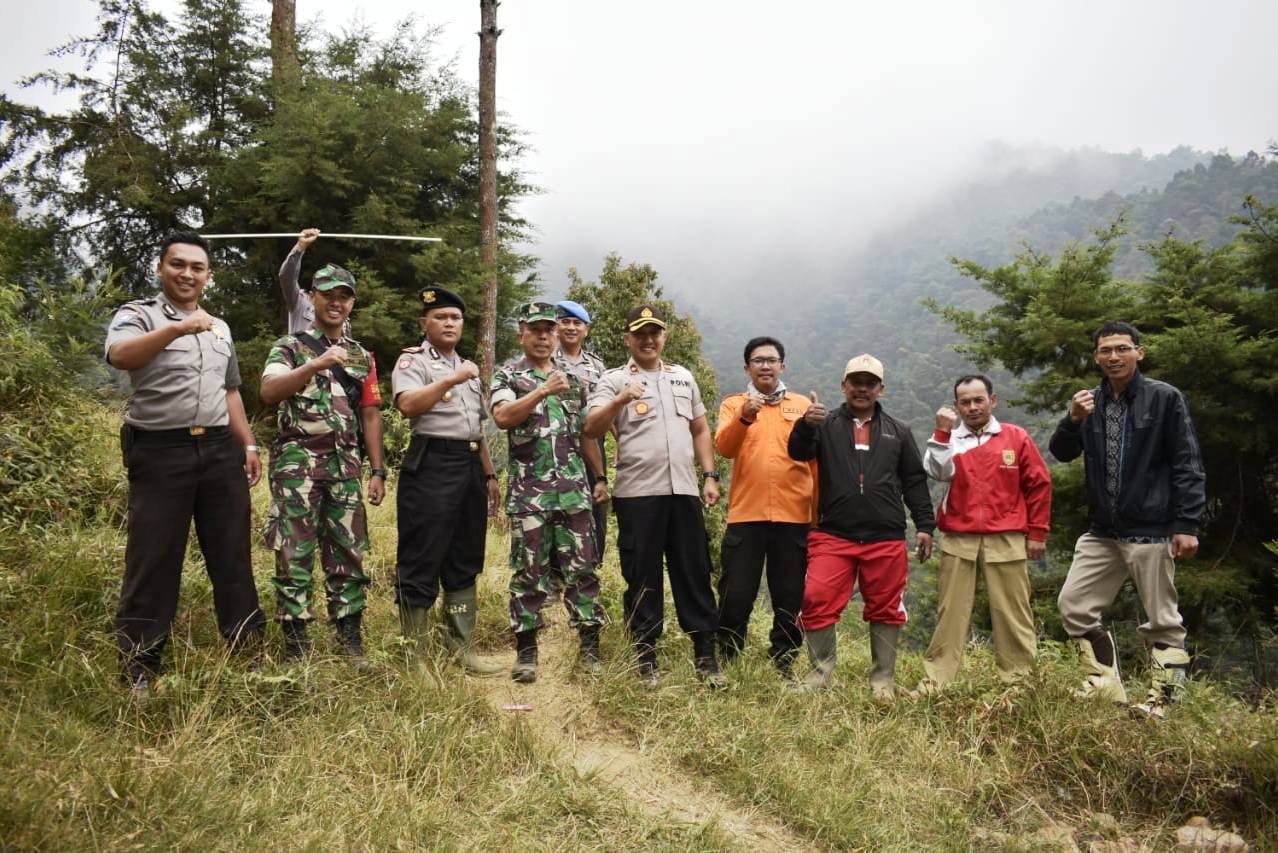 Ratusan Personel masih Berusaha Padamkan Api di Gunung Sumbing