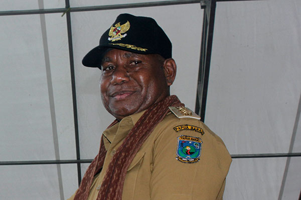 Gubernur Papua Barat Dominggus Mandacan 