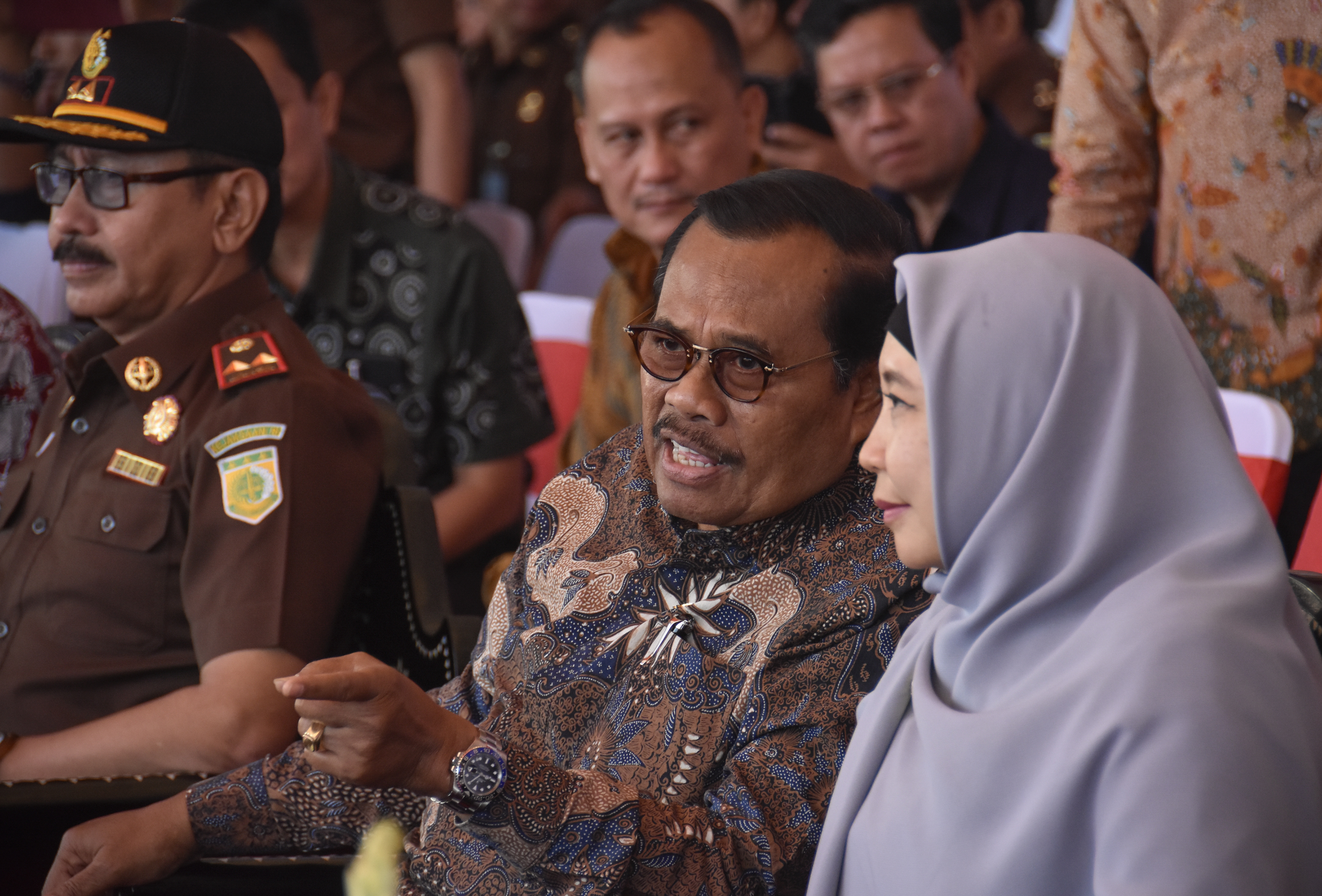 Jaksa Agung H.M Prasetyo (tengah)