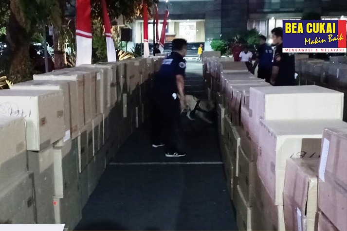 Sinergi Bea Cukai dan Kepolisian Gagalkan Penyelundupan 8 Truk Barang Ilegal