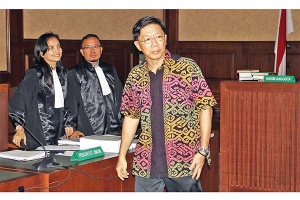 Terdakwa kasus dugaan suap pengadaan barang dan jasa di PT Krakatau Steel Tbk, Kenneth Sutardja
