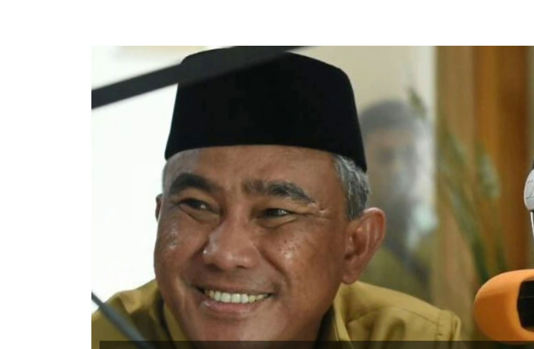 Wali Kota saat perekaman lagu Hati-Hati yang akan dipasangkan di lampu merah 