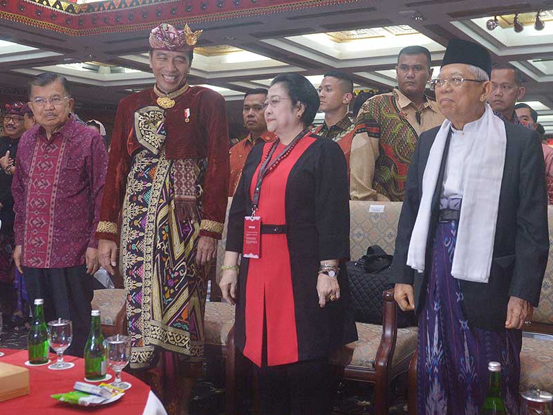 Presiden Joko Widodo bersama Wapres Jusuf Kalla, Ketua Umum DPP PDIP Megawati Soekarnoputri, dan Wapres terpilih Ma’ruf Amin 