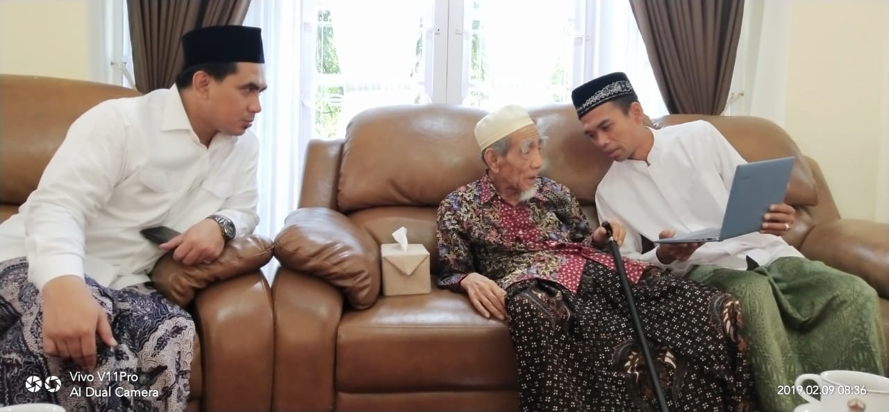 Kyai kharismatik Maimoen Zubair (tengah) wafat di RS An Nur Selasa, 6 Agustus 2019 pukul 04.17 WAS. 