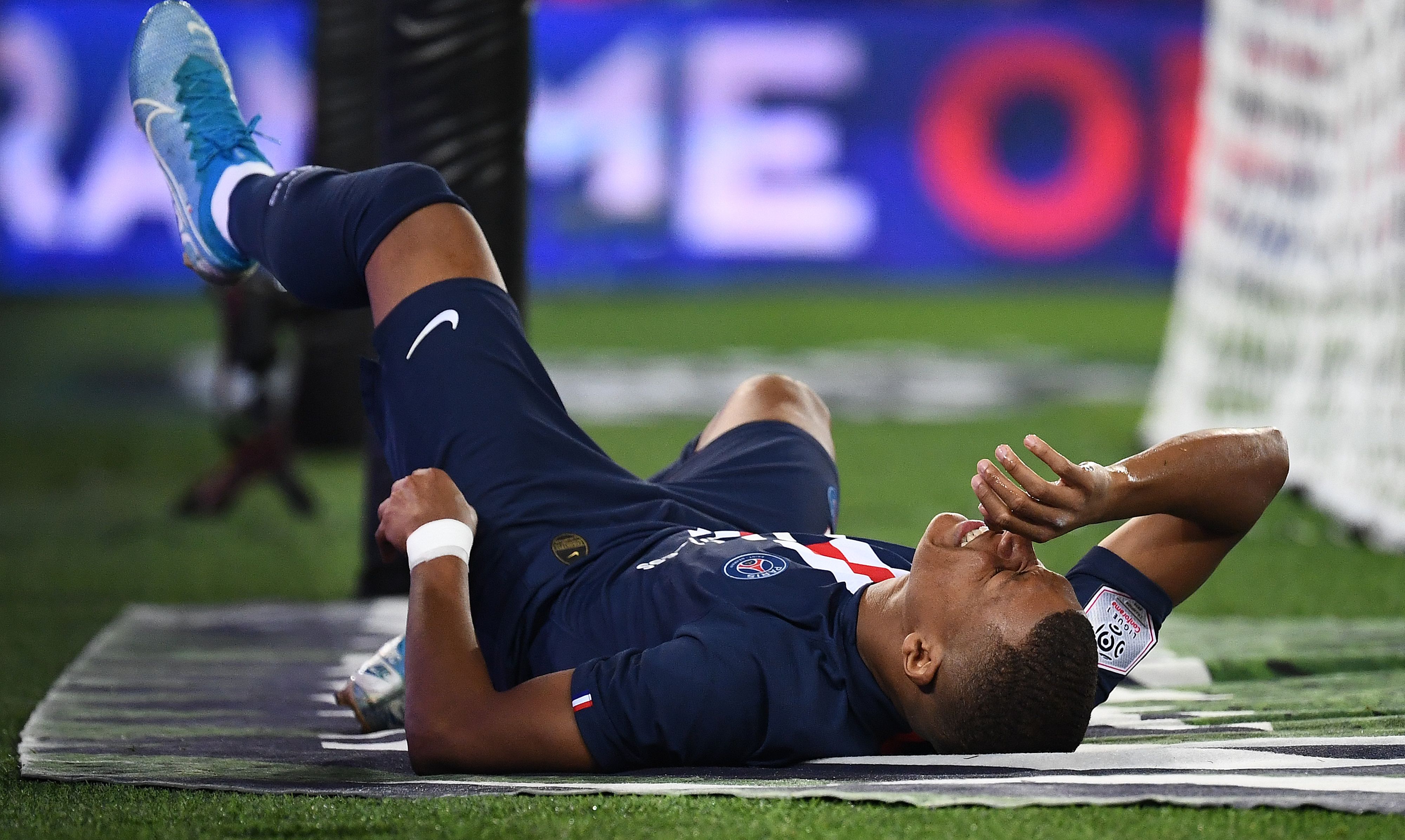 Kylian Mbappe mengalami cedera dalam laga PSG melawan Toulouse.