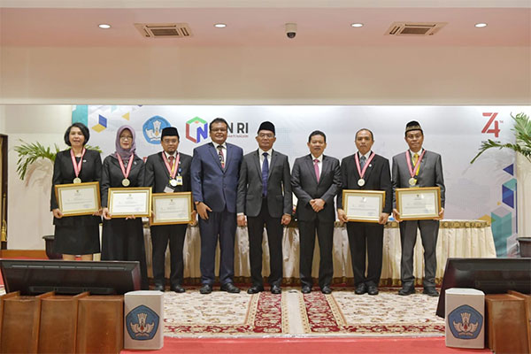 Mendikbud Lepas 60 Peserta Pelatihan Kepemimpinan Nasional