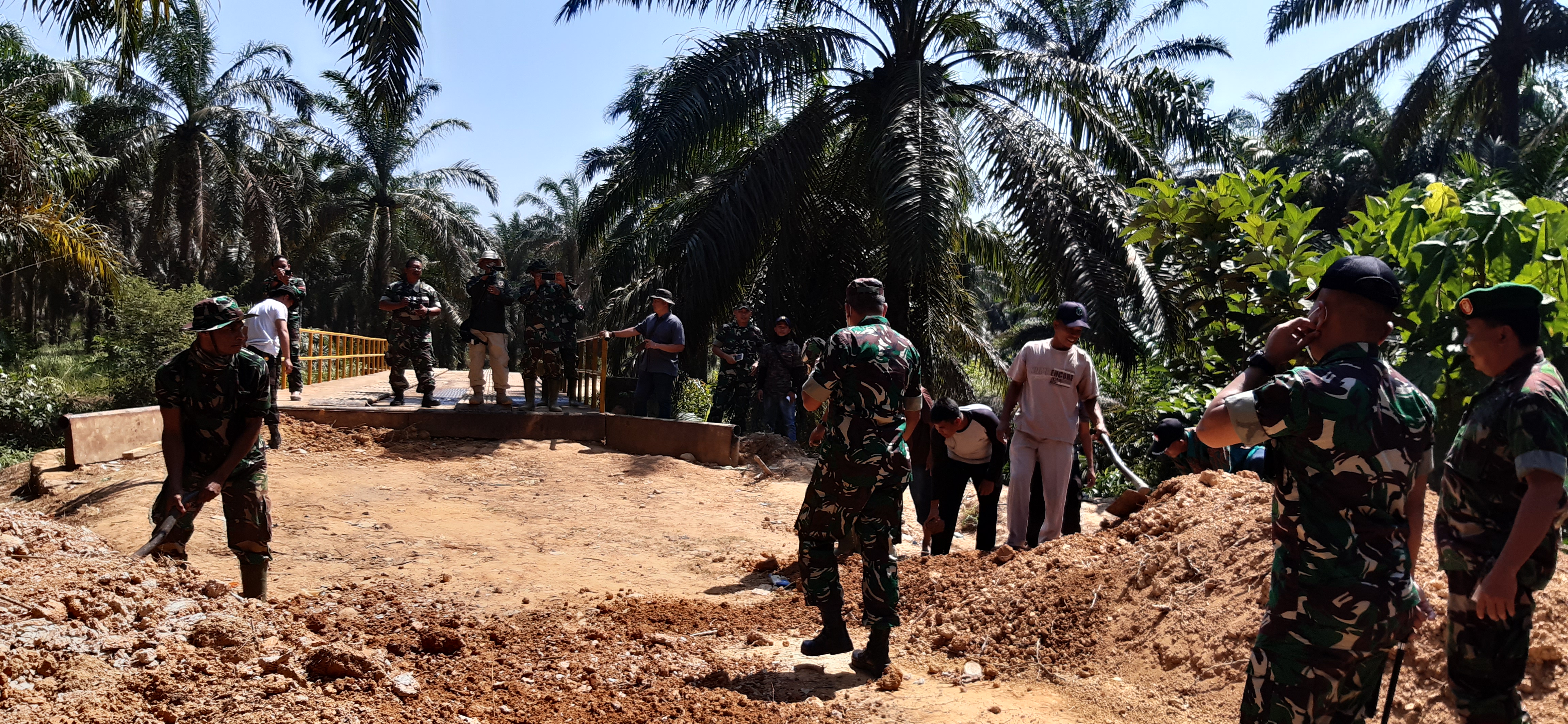 Program TNI Manunggal Membangun Desa (TMMD) Desa Bukit Sejahtera SP3, Batang Hari Leko, Musi Banyuasin (Muba), Sumatera Selatan.