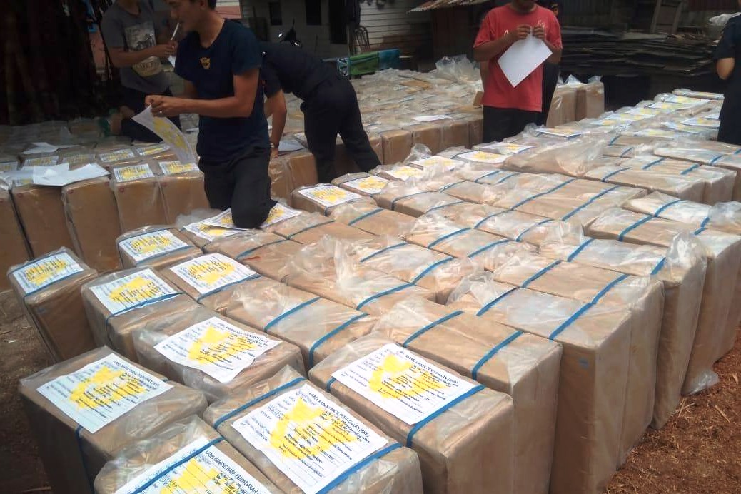 Bea Cukai Pekanbaru Amankan 200 Karton Rokok Polos