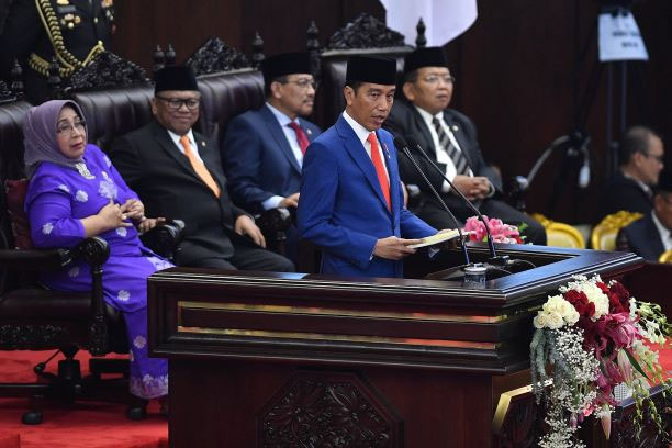 Presiden Joko Widodo menyampaikan pidato dalam rangka penyampaian RUU tentang APBN TA 2020 disertai nota Keuangan dalam sidang Paripurna DPR