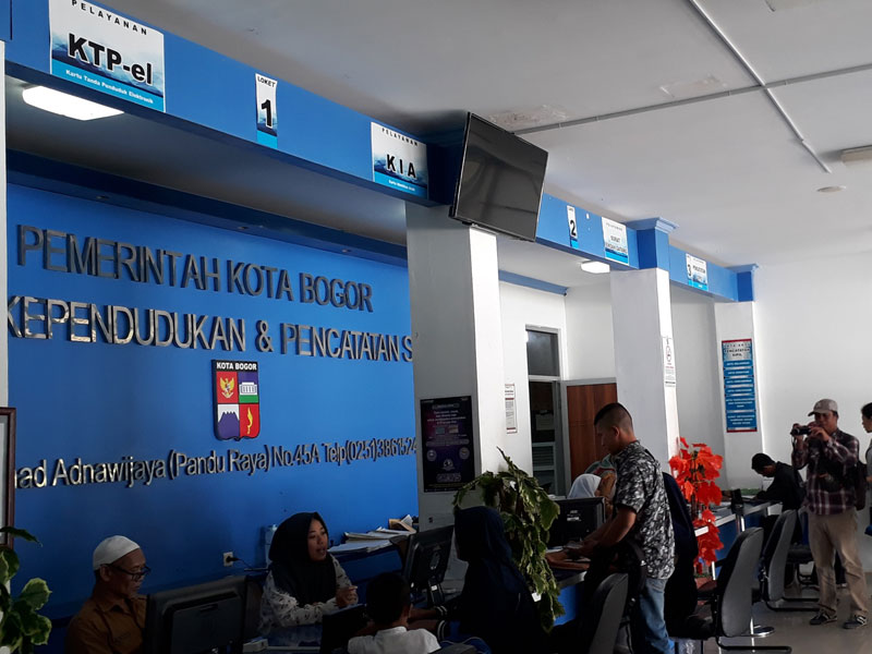 Kantor Disdukcapil Kota Bogor di Jalan Pandu Raya lumpuh akibat pemadaman listrik.